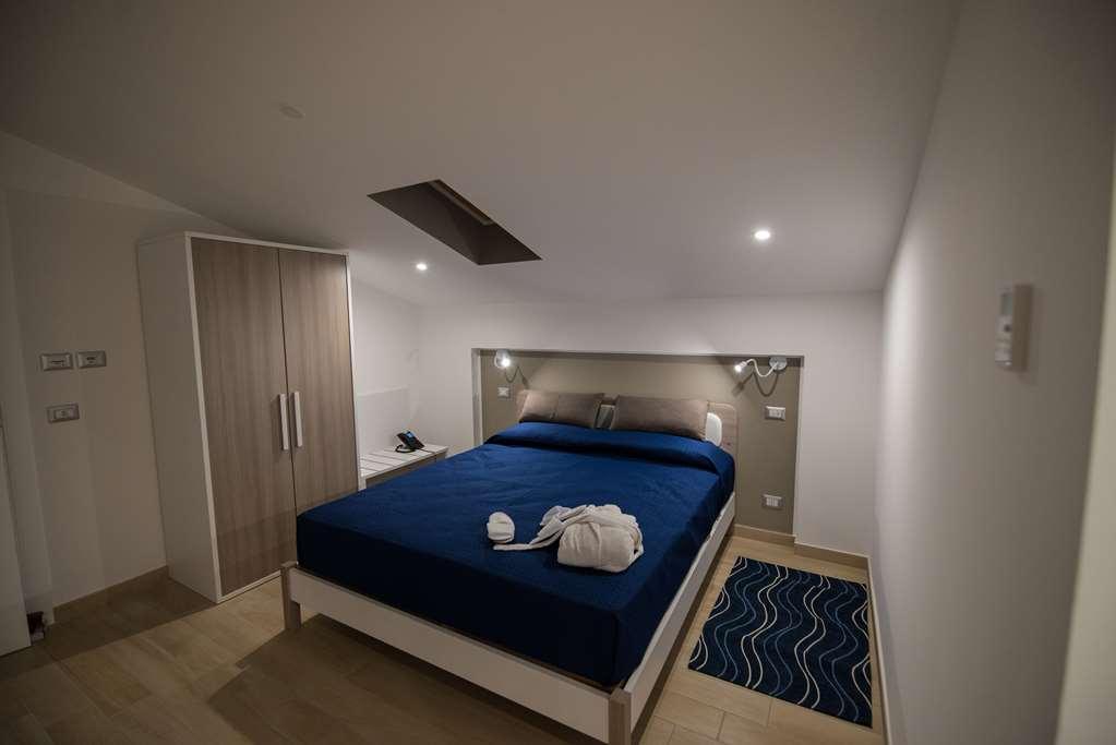 Karma Resort Venetico Zimmer foto
